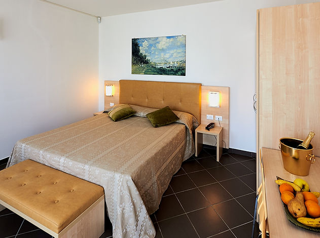 CAMERA JUIOR SUITE-CAMERA.JPG